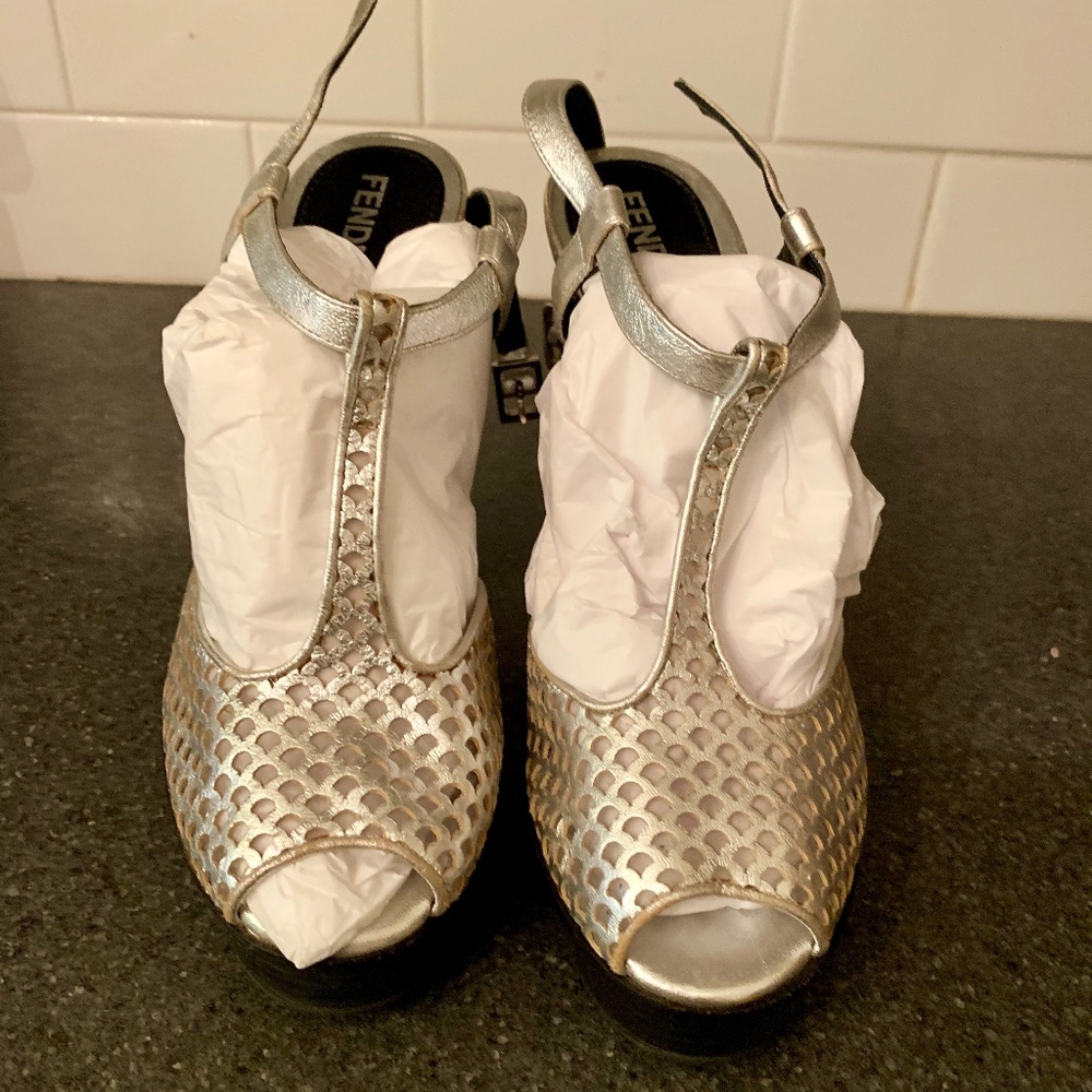 Authentic Fendi silver platform sandal size 36.5 - Picture 3 of 8